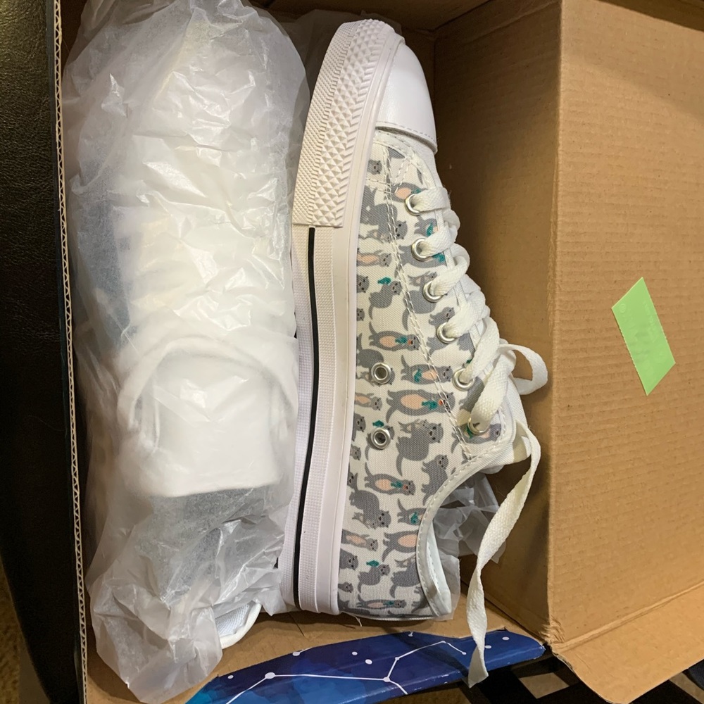 Customized canvas otter print shoes